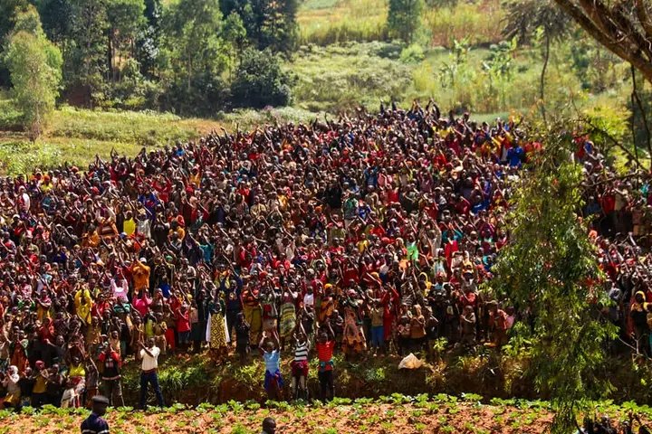 NEddyssa32359's tweet photo. Ndatahije babandi ndababaza ko uyu #Murongo bawubonye?#Kizigenza Imbere natwe abenegihugu inyuma, #Umurongo mw'iterambere ukaba urabonetse.Twigire ku #kivi dushigikize ibikorwa #Sebarundi🇧🇮 @GeneralNeva maze tugende twese tugana ya Mbonakazoza y'Uburundi 🇧🇮 #CarvaneInkebuzo https://t.co/721AFe8PS6