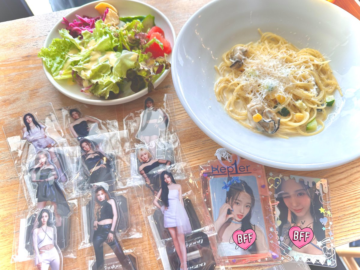 MelTea_0326's tweet photo. ライブ前に美味しいもの食べてガソリン満タン!🔥
いつもの如くアクスタは全員お迎えして気愛十分!
#Kep1er_JAPAN_CONCERT2024
#Kep1er #Kep1going #Kep1going_On
#Dont_Lose_Your_Smile #Dear_Diary
#YESEO #강예서 #イェソ
#MASHIRO #마시로 #マシロ https://t.co/xbXIpCmSVK