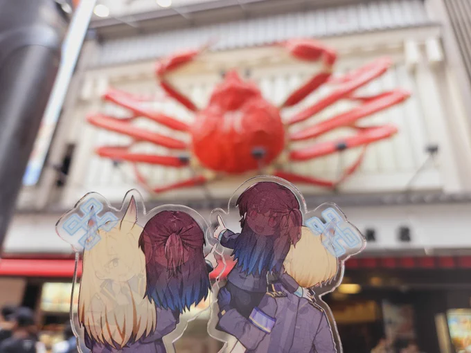 「かにおいし～!」「カニの身、取るの大変ですね…」「たしかに……」 