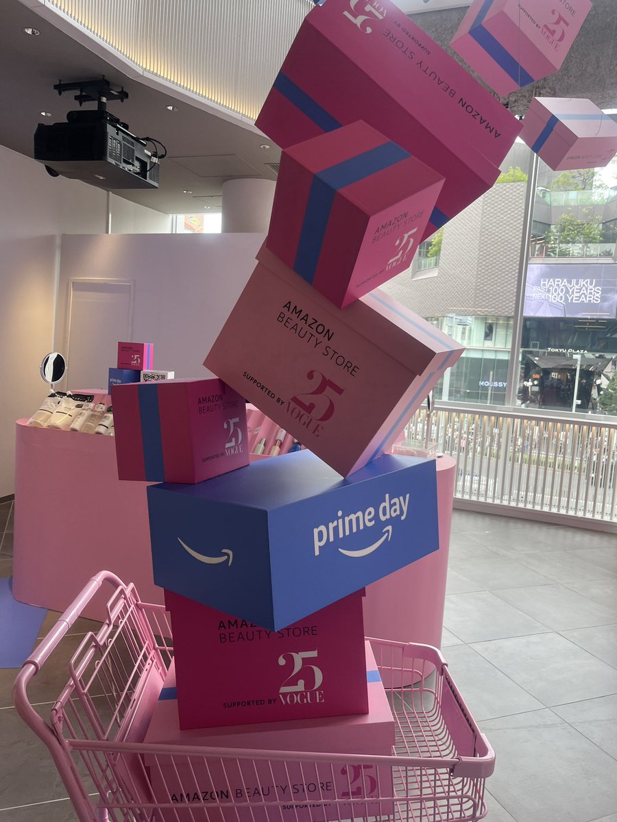 usakuma_channel's tweet photo. 東京にいるコスメ好き、みんな原宿に行って！ハラカドでAmazonイベントやってるんだけど、めっちゃ簡単にNオーガニックとかラロッシュポゼとか、色んなサンプルをもらえたよ。しかも土曜日なのに全然混んでなくて穴場かも。全然並ばず、無料でいっぱいお土産もらえました✌️ https://t.co/ffRSiJMLsQ