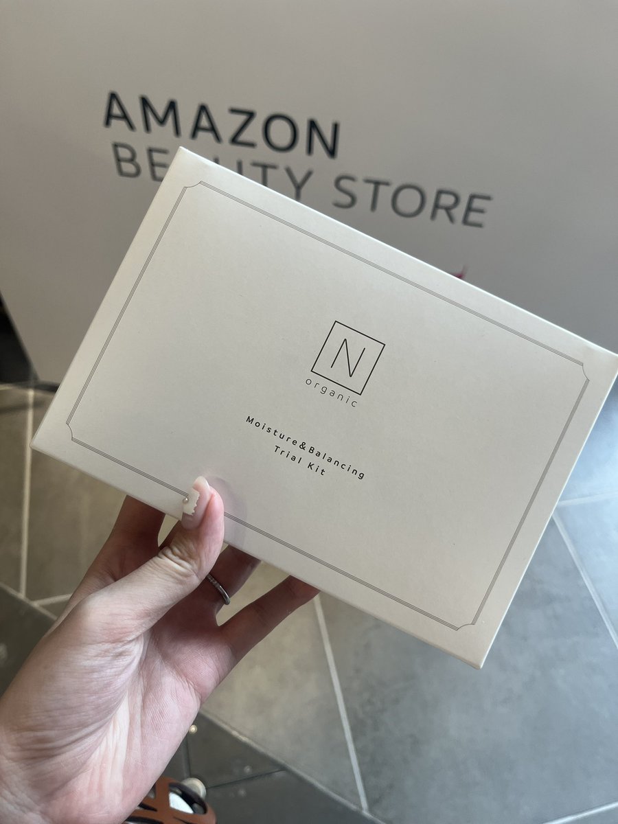usakuma_channel's tweet photo. 東京にいるコスメ好き、みんな原宿に行って！ハラカドでAmazonイベントやってるんだけど、めっちゃ簡単にNオーガニックとかラロッシュポゼとか、色んなサンプルをもらえたよ。しかも土曜日なのに全然混んでなくて穴場かも。全然並ばず、無料でいっぱいお土産もらえました✌️ https://t.co/ffRSiJMLsQ