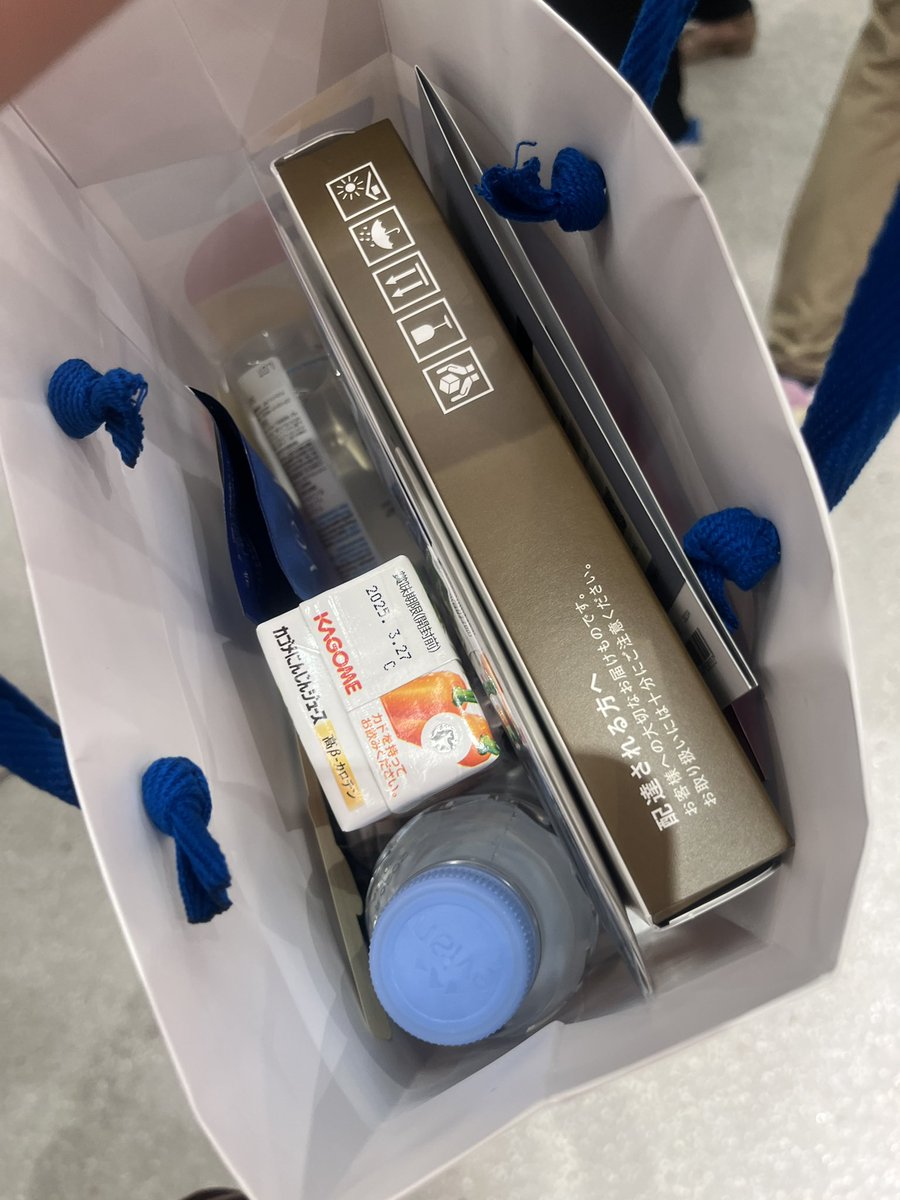 usakuma_channel's tweet photo. 東京にいるコスメ好き、みんな原宿に行って！ハラカドでAmazonイベントやってるんだけど、めっちゃ簡単にNオーガニックとかラロッシュポゼとか、色んなサンプルをもらえたよ。しかも土曜日なのに全然混んでなくて穴場かも。全然並ばず、無料でいっぱいお土産もらえました✌️ https://t.co/ffRSiJMLsQ