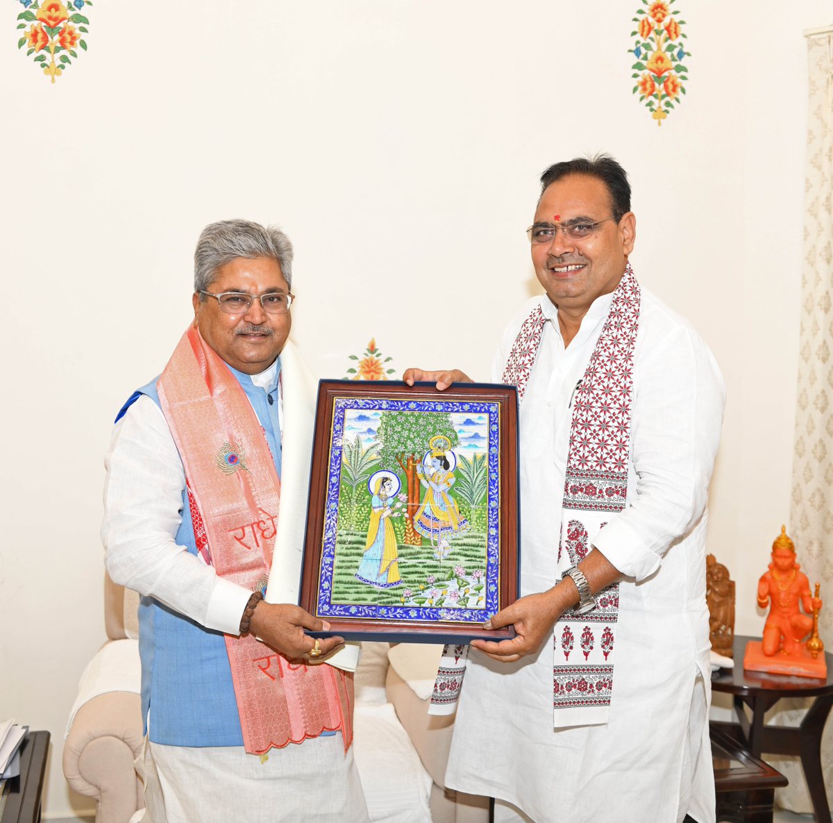 BhajanlalBjp's tweet photo. पधारो सा...

भाजपा राष्ट्रीय महामंत्री श्री @dushyanttgautam जी के राजस्थान आगमन पर मुख्यमंत्री आवास पर उनका हार्दिक स्वागत एवं अभिनंदन किया। https://t.co/EQaPanTBf2