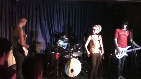 Los Duquesas De Alba (2010-13) fue una banda de #CerdanyolaDelVallès (#Barcelona) que practicaba con una visión retro ochentera y sentido del humor una música entre el #psychobilly y el #punkpop. lascallesdelpop.net/Lista%20Entrev…