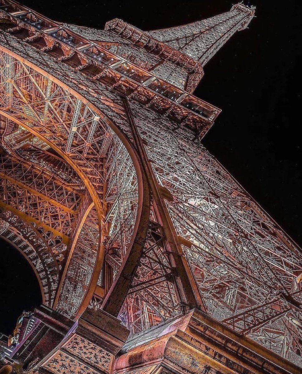 earthcurated's tweet photo. Once upon a time in Paris ✨ https://t.co/Mg5WP2SeHn