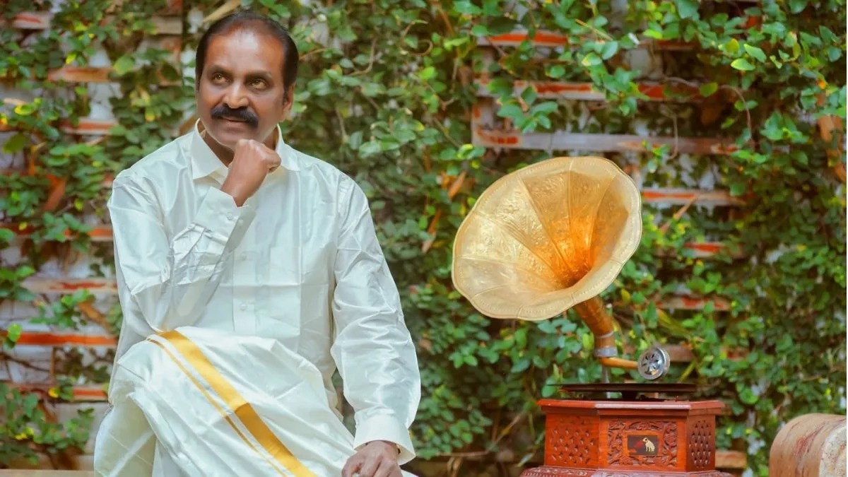 SaravananTamil_'s tweet photo. #கவிப்பேரரசு @Vairamuthu அவர்களுக்கு பிறந்தநாள் வாழ்த்து பா!

கள்ளிக்காட்டுத் தங்கமே!

#happybirthday #kaviperarasu #vairamuthu #kavithai #poet #tamizhan #kavignar #lyricist https://t.co/bL4V7mf5g6