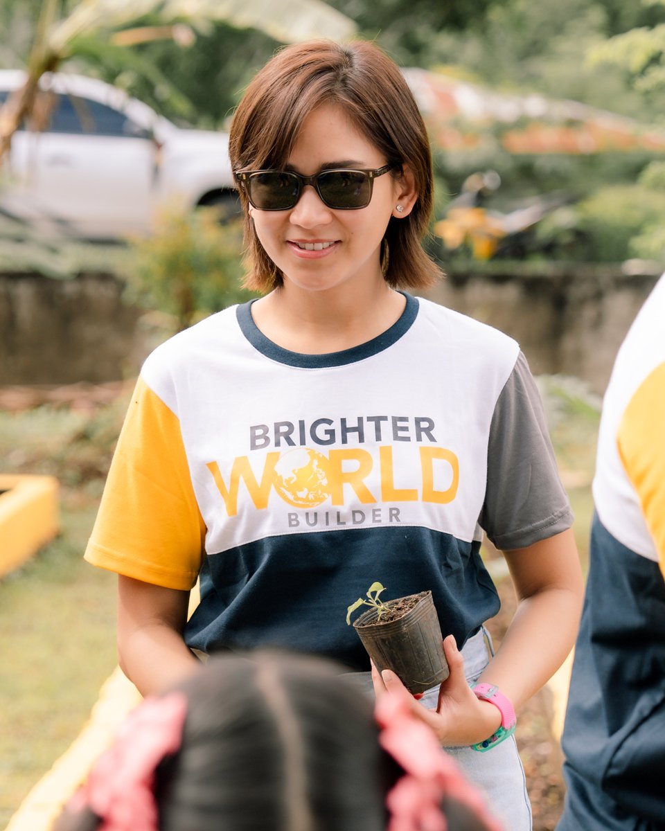 sarahgshots's tweet photo. Sarah @JustSarahG joined @SunLifePH Foundation seed-planting activity at San Isidro Elementary School. π
#BrighterWorldBuilder #SunLifePartnerForLife #sarahgeronimo https://t.co/0Zs2rtgq46