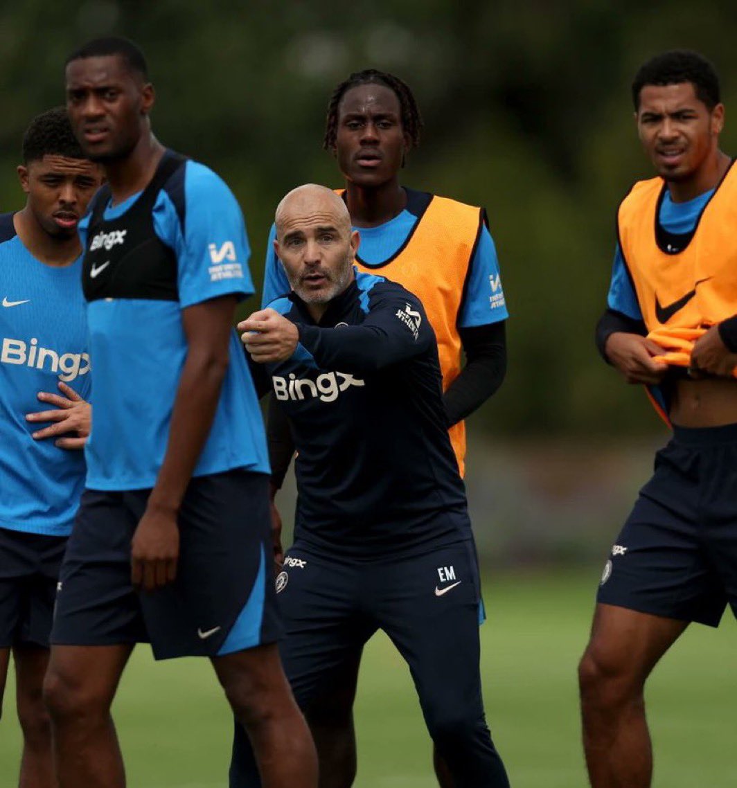 B_HorizonHQ's tweet image. 🔵⚽ Enzo Maresca and his defensive warriors… ⚔️ #ChelseaFC #MarescaMagic #DefensiveStrength #BlueHorizonHQ #PremierLeague