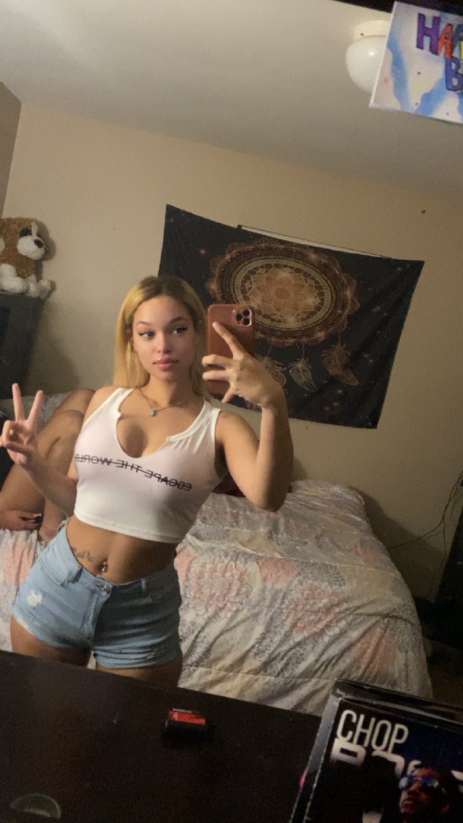 Yella_Bellax's tweet photo. ✨HER https://t.co/ZzQdDd6IhQ