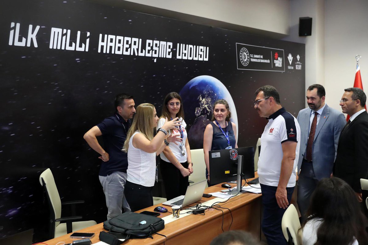 ProfHasanMandal's tweet photo. 🇹🇷🛰️ TÜRKSAT 6A’da İlklere İmza Atmaya Devam Ediyoruz!

Ülkemizin Yerli ve Milli ilk haberleşme uydusu olan TÜRKSAT 6A’nın ikinci ateşlemesi de başarıyla gerçekleşti!

Bu tarihi ana @tubitakuzay’da bu başarının mimarları ile beraber tanıklık ettik!

10 yılı aşkın bir emeğin ellerimizde yeşermesine ve büyümesine canlı tanıklık etmekten ve #MilliTeknolojiHamlesi hedeflerimize bir adım daha yaklaşmaktan dolayı gururluyuz!

@tubitakuzay, @TUSAS_TR, @aselsan, @CTechBilisim ve @turksat ekipleri ülkemiz için “Birlikte Çalışma, Birlikte Öğrenme ve Birlikte Başarma” öyküsü yazıyorlar. Hepsini yürekten kutluyor ve tebrik ediyorum. 

#UzaydaTürkizi