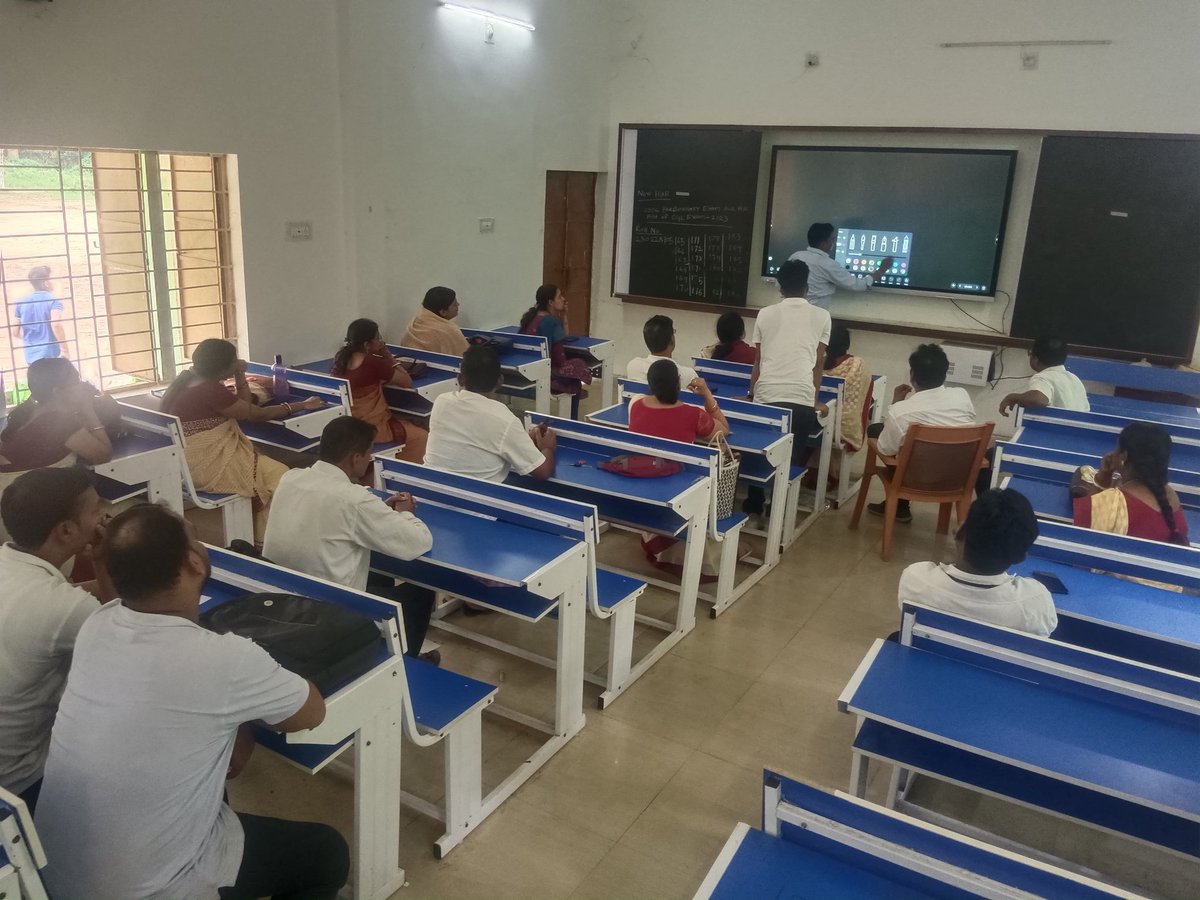 GBargarh's tweet photo. Technical guidance and support for teachers to use Interactive smart panel by Technician of TATA classedge.
#support_teachers
#interactive_panel https://t.co/KJfgGz1BGJ