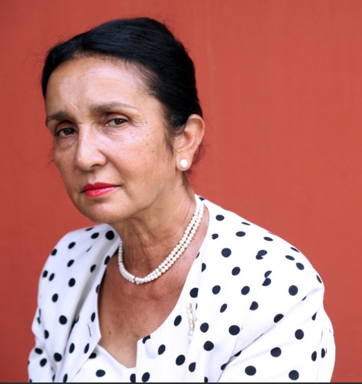 EricKLein_'s tweet photo. Avouez que ça serait particulièrement savoureux de voir débarquer à Matignon une première ministre communiste,  homophobe et favorable au port de signes religieux ostentatoires à l’école 🤡 https://t.co/KbTKcfCZ9W