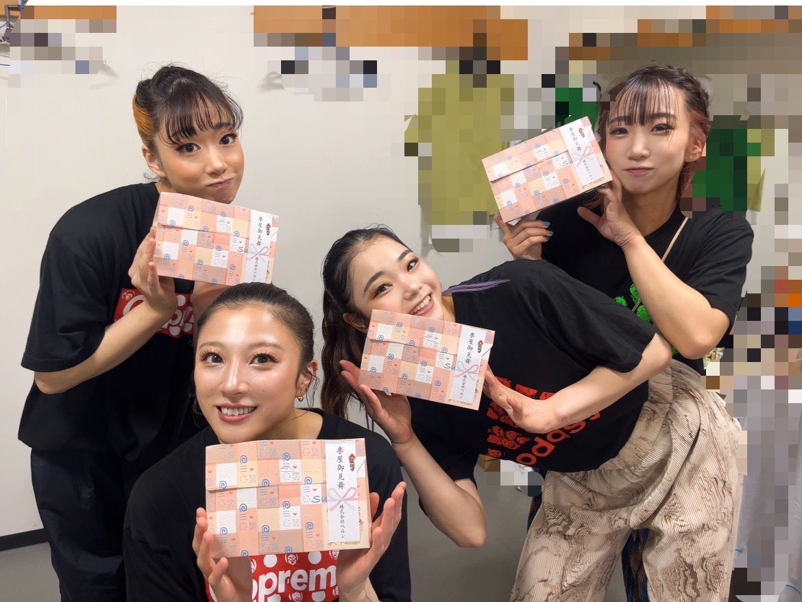 cherry_mio_819's tweet photo. 本日、中日を迎えました！

モノマネ芸人さんたち
おもしろくて素敵な方々で
毎日たくさん笑わせて頂いております😂

週末は連続2公演！！
沢山の方々に楽しんでいただけますように💪✨

#コロッケさん
#新歌舞伎座

#ベルン
#クッキー美味しかったです
#ありがとうございます😊 https://t.co/gBT8D229zr