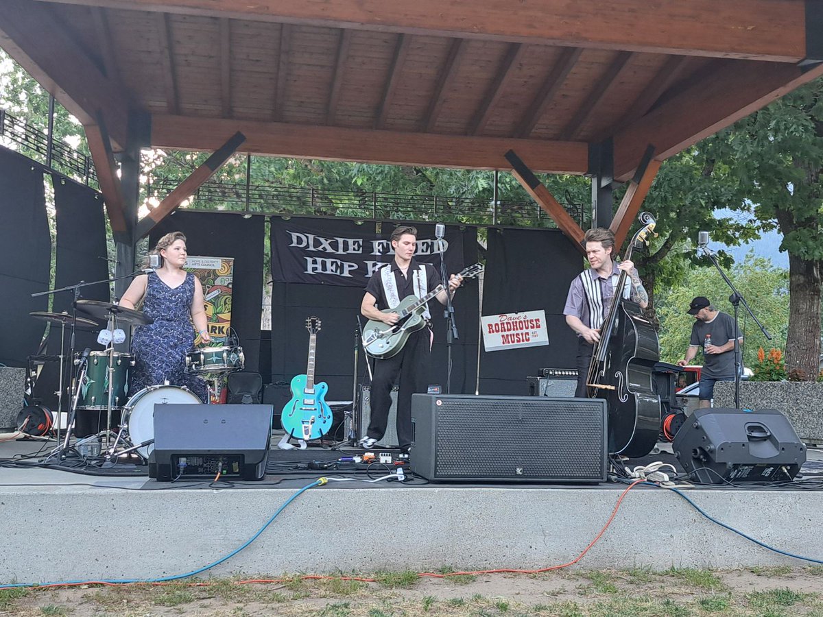 D_F_H_K's tweet photo. We had a great time performing in Hope BC tonight! Thank's everyone who came out for the show, danced, sang, and supported us! https://t.co/x7NlVo6b57