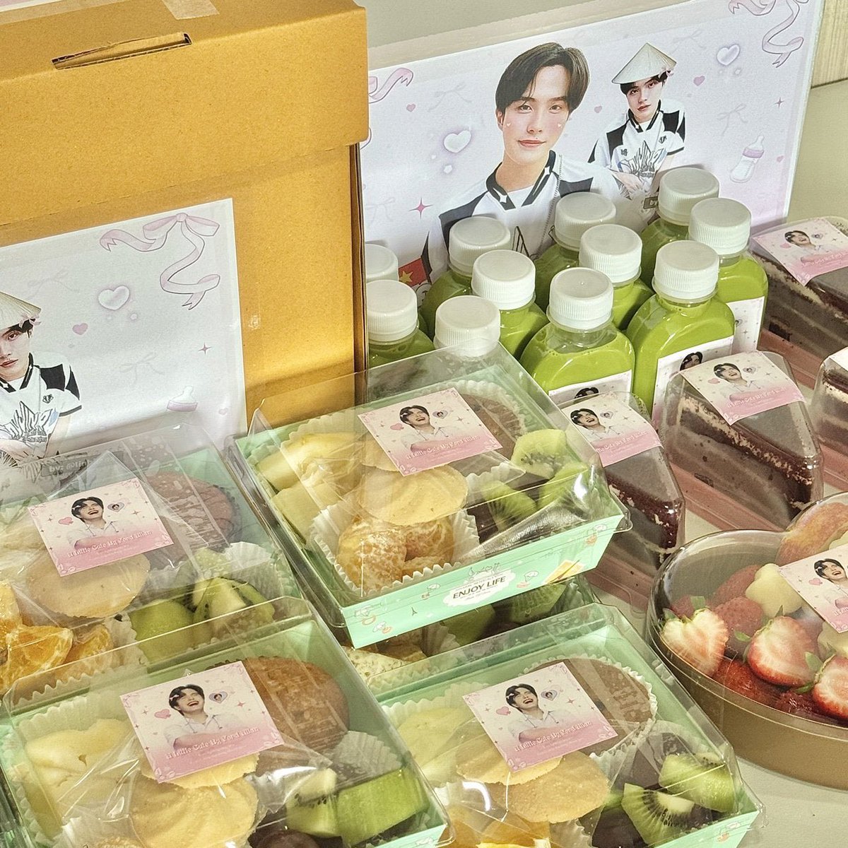 ffordfamily's tweet photo. Thank you so much for the Food Support😋🍰
Food Support by : @linhiiana
#FordAllan
#FFordFoodSupport https://t.co/PgIFeAsWy5