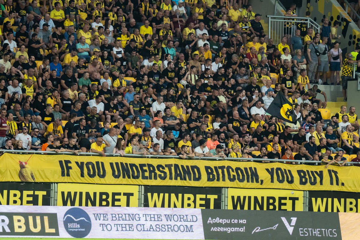 Botev_EN's tweet photo. 🤩 Our fans understand #Bitcoin 

🫵 If you think you know Bitcoin too...

⚡️ Sign-up for our monthly Bitcoin Newsletter
https://t.co/xA4tTA819u

#BPFC #football #UEFA