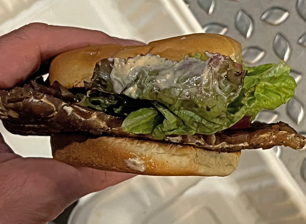 Robotvirgin's tweet photo. The BALI BLISS, a Special at #NextLevelBurger, a #VeganBurger Restaurant in #PDX; Organic Island-Style #Tempeh Patty, topped with #Organic Onion, Crisp & Tangy Relish, & House-Made #ChipotleRanch! Served on a Toasted Organic White Bun with Organic Lettuce & Tomato (30g protein)!! https://t.co/0wmn1lP9Et