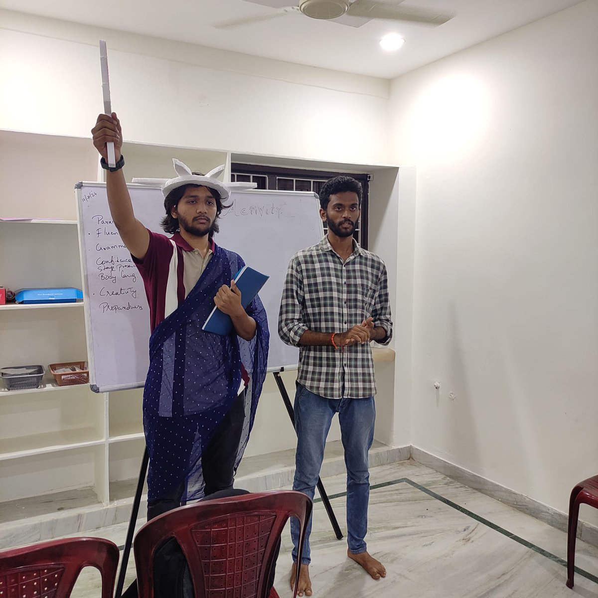 EnlishEngine's tweet photo. English Engine's students of Miyapur participate in innovative creative Speaking Activity
For More Details:
Call : 8019646484
Visit : https://t.co/yrcODvW9lx
#learnenglishwithenglish_engine
#englishvocabulary #speakenglish #englishtips #englishlanguage #englishclass https://t.co/aCBHtVHShd