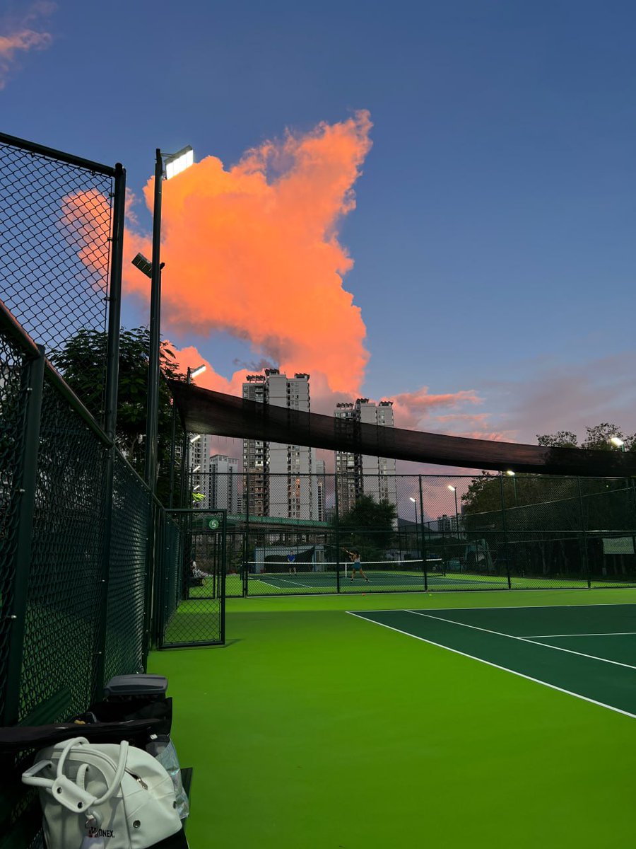 Persistence, passion, and full focus on the goal. Every drop of sweat, every shot, never need others' approval. First overcome your imperfect self, and try your best to swing the racket.