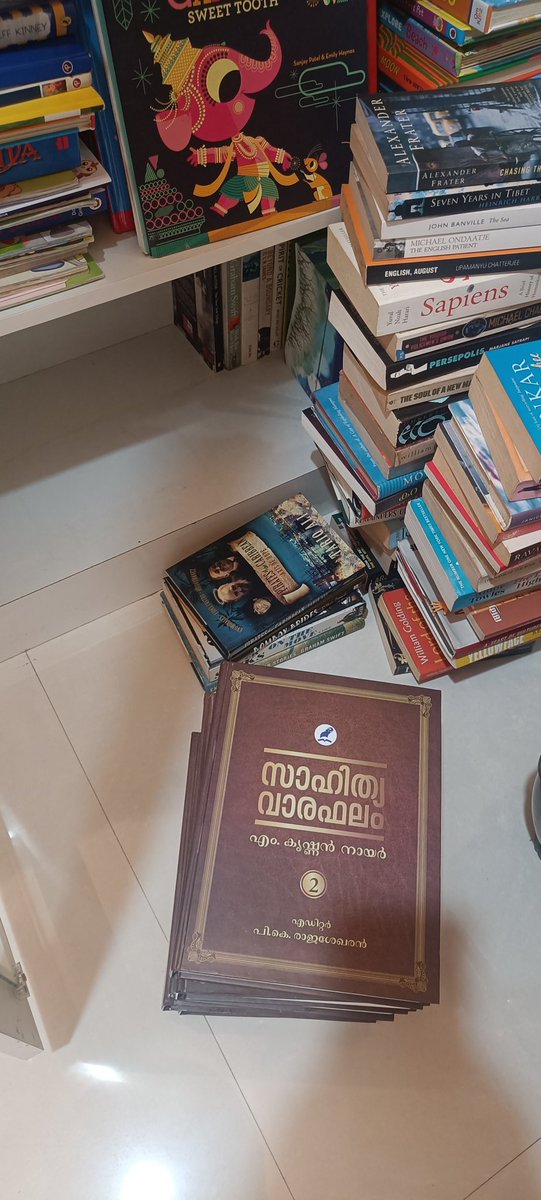 dhanushgopinath's tweet photo. മഹാന്മാർ വരുമ്പോൾ ചിലർ വഴി മാറും. #bookshelf #rejig https://t.co/nWV5yR73xs