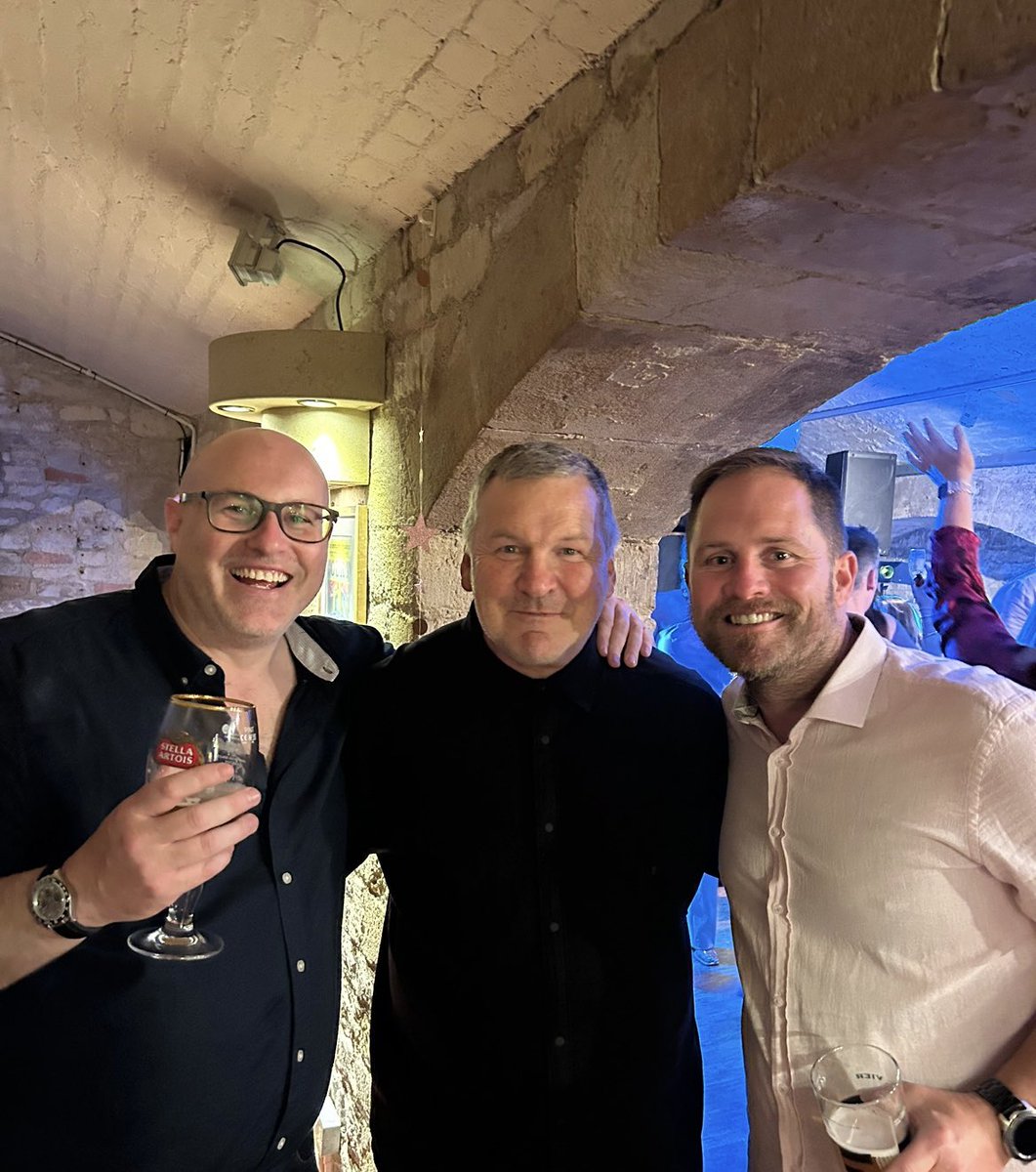 DanThorpe3's tweet photo. I grew up listening to Ray Stubbs commentating on games, so it was nice to bump in to him. @BenErskine79 also got some tips for his new role as the @TheYoungDaniels official commentator. https://t.co/HC1eZBTx2V
