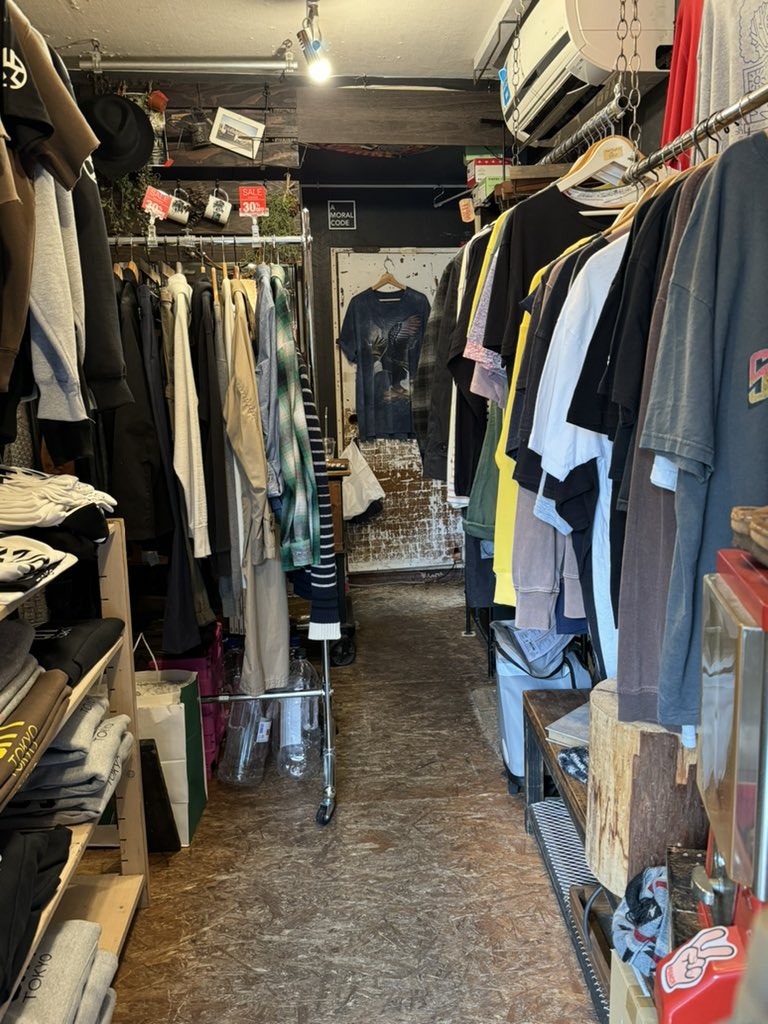 thaitakashi's tweet photo. ヴィンテージ古着👕デニム👖 スニーカー
小物、夏物入荷してます。 Hatagaya City, Sasazuka City, Hatsudai City トレーナー50%off 、Sele品もあります。是非お立ち寄り下さい。
#幡ヶ谷
#夏物入荷
#小物雑貨販売
#セレクトショップ
#古着ファッション
#ヴィンテージ古着
#amoralcode
#selectshop https://t.co/yFwvRwgp3b