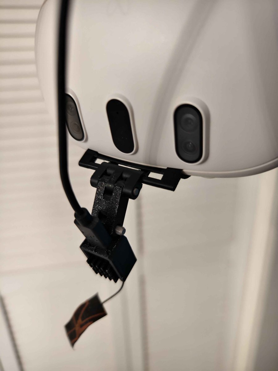 ronnwaa's tweet photo. A company a friend and I are working are developing wired/wireless face trackers that are small, light, compatible with all headsets and... we aim to sell them for $99 😋

https://t.co/oQTTGOWF2H for updates and info! https://t.co/ngBBOrDgD0
