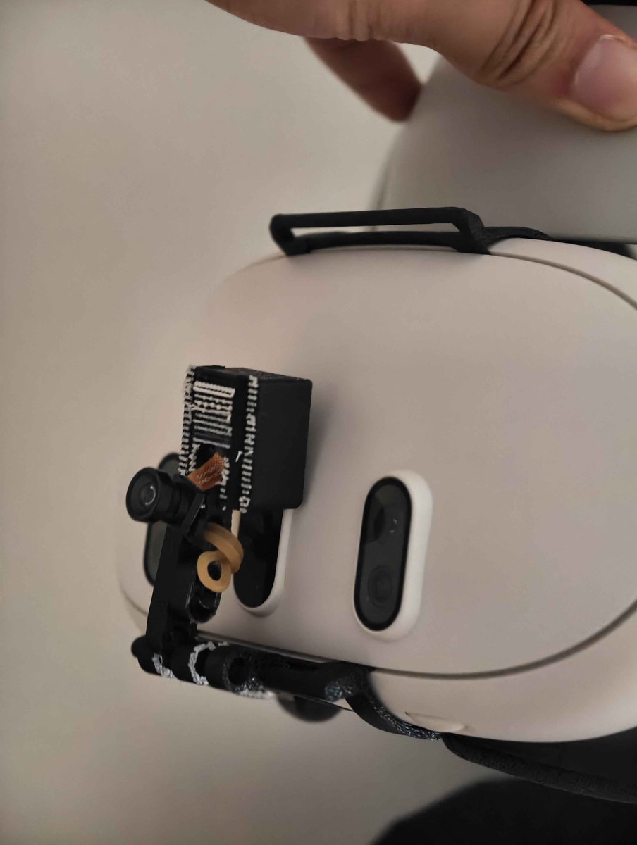 ronnwaa's tweet photo. A company a friend and I are working are developing wired/wireless face trackers that are small, light, compatible with all headsets and... we aim to sell them for $99 😋

https://t.co/oQTTGOWF2H for updates and info! https://t.co/ngBBOrDgD0