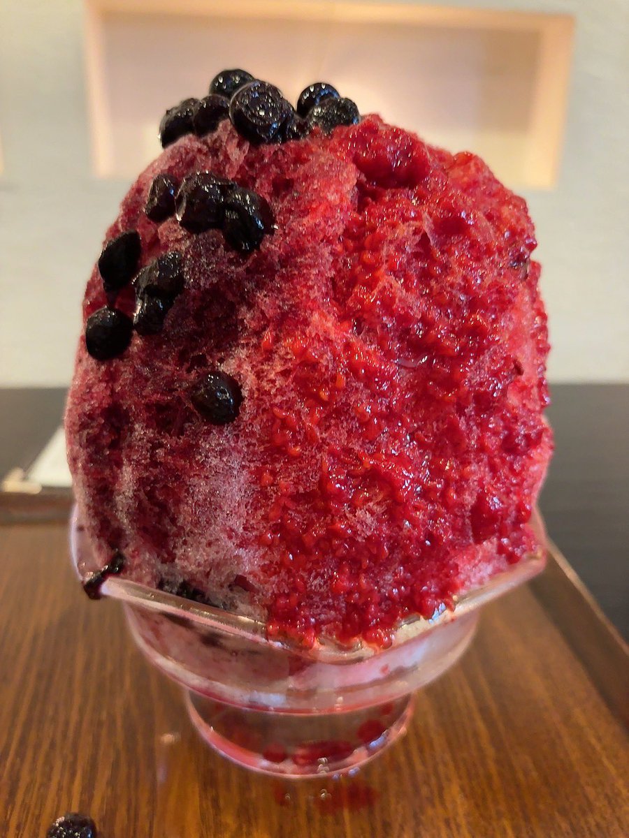 バカでかいかき氷食いにきた
食い切れん
頭痛い