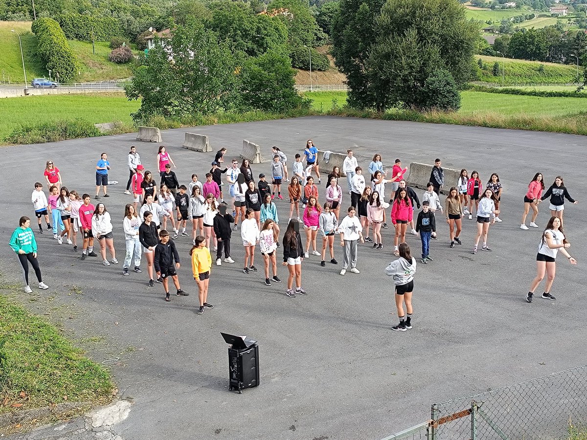 Ahora estamos moviendo el cuerpo antes de desayunar, y después nos vamos de excursión! 🐢