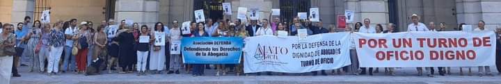 Ajatojaen's tweet photo. Retribuciones indignas, burocracia innecesaria, plazos contra legen para justificar nuestro trabajo, retrasos a la hora de resolver las solicitudes de JG ¿Qué celebramos el día de JG? En Sevilla, AJATO, junto con resto asociaciones andaluzas reivindicando la dignificación del TO https://t.co/iffUJxJLK8