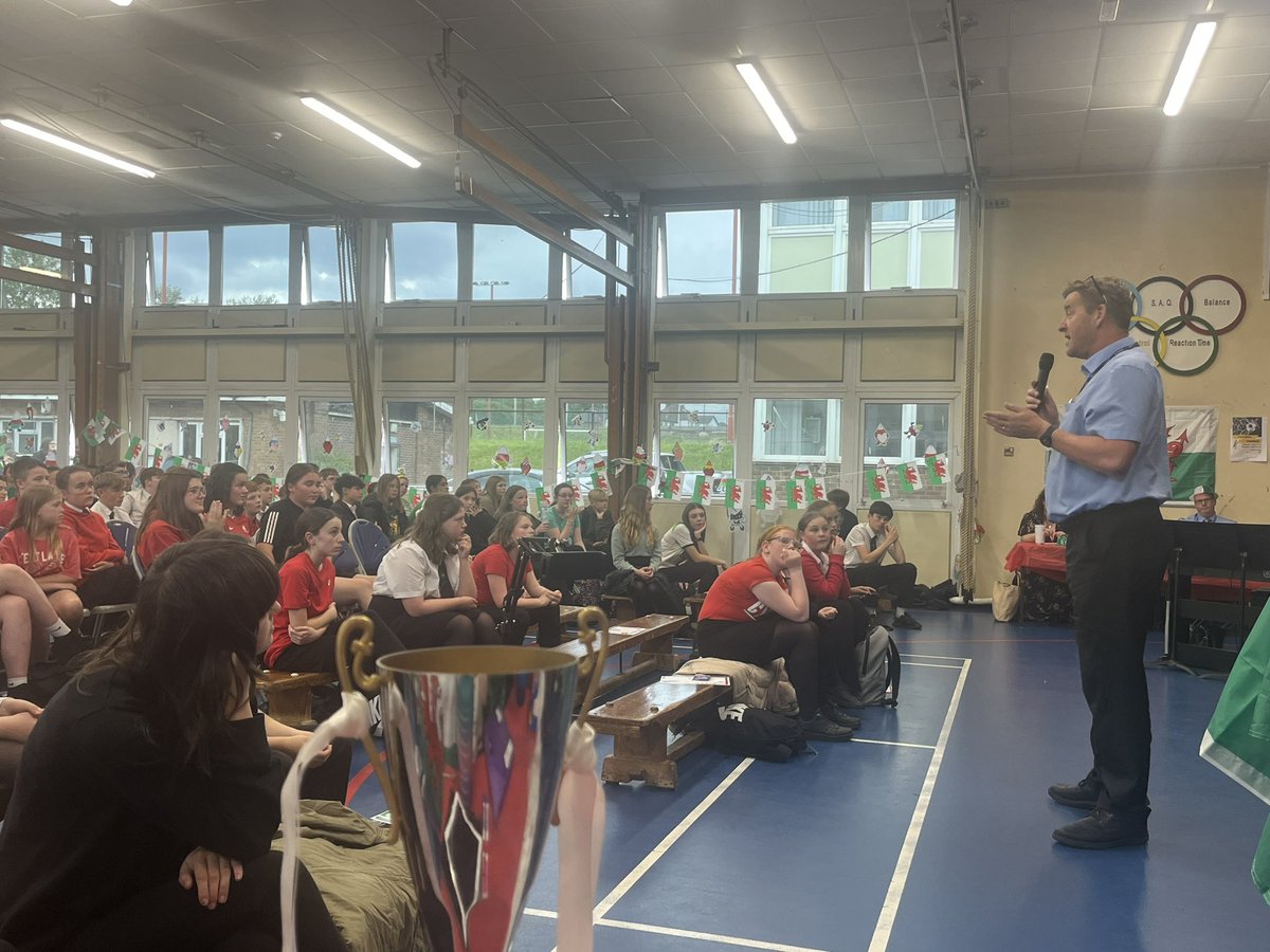 BedwasCymraeg's tweet photo. The big man, Mr Stancombe saying his last farewell to KS3 😢 @bedwashighsch https://t.co/unB7plkAzG