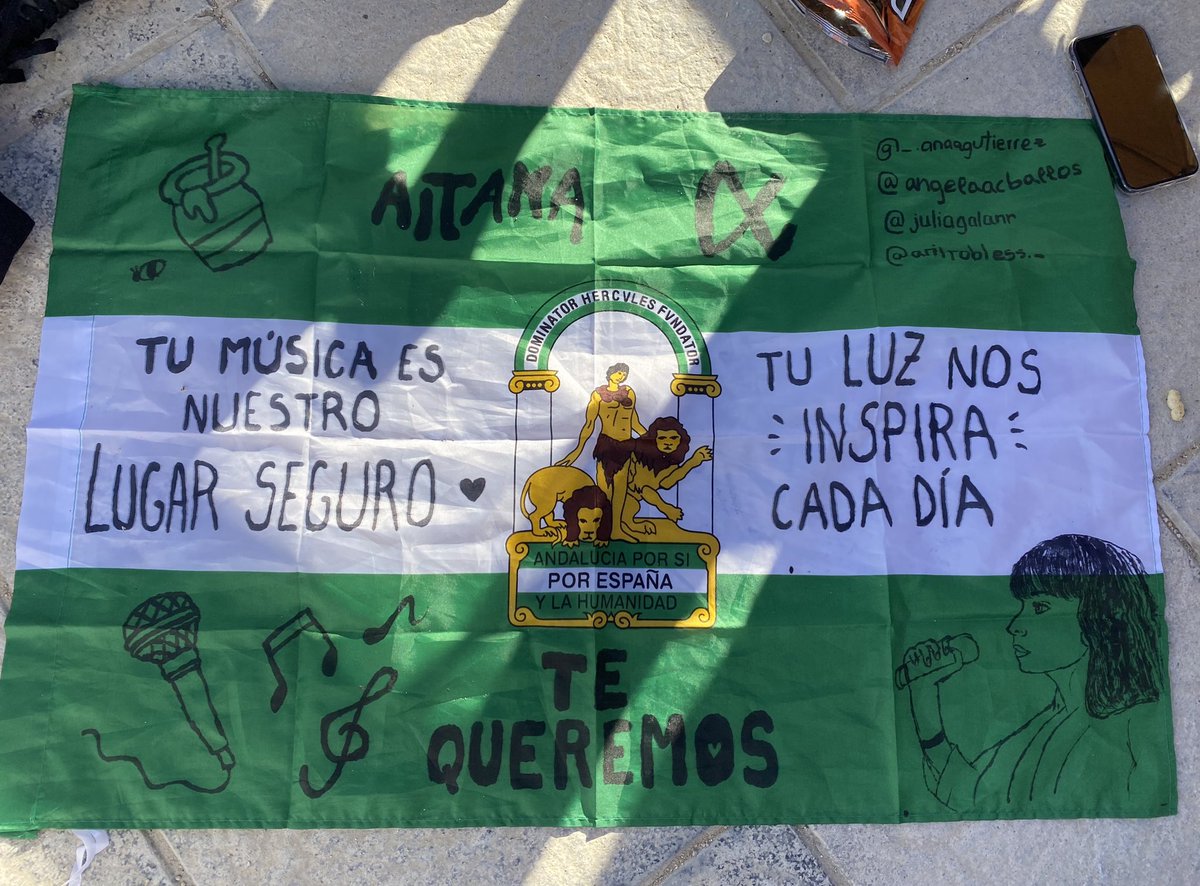 juliagalanr's tweet photo. Mi obra de arte durante las horas de cola de ayer, solo quiero que lo vea🥹
@Aitanax Andalucía te AMA🫶🏻
#aitana #alphaTour #alphaTourChiclana #aitaner https://t.co/VqrsPU1Uv6