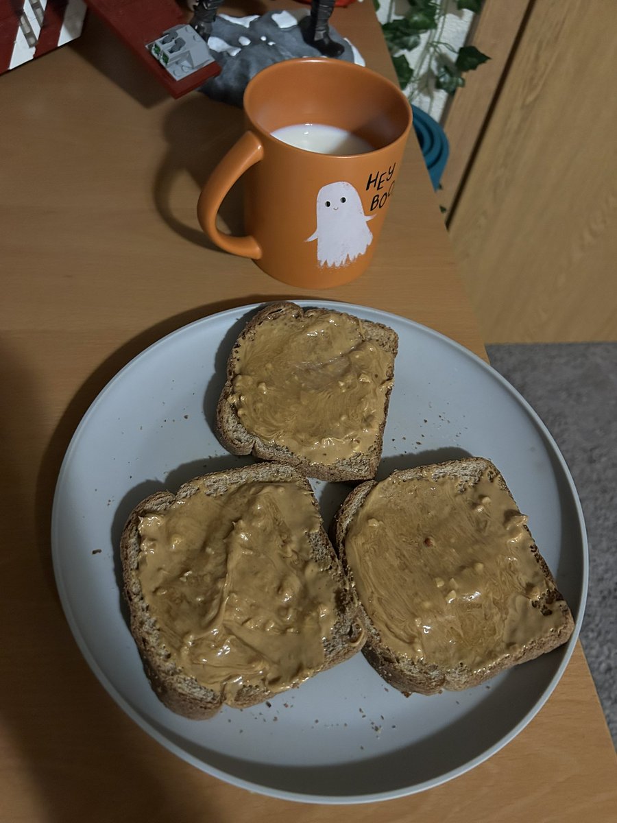 notgola's tweet photo. no woman alive can match the feeling of a cup of milk and three pieces of peanut butter and honey toast at 2:16 am https://t.co/eOCmhgrFPj