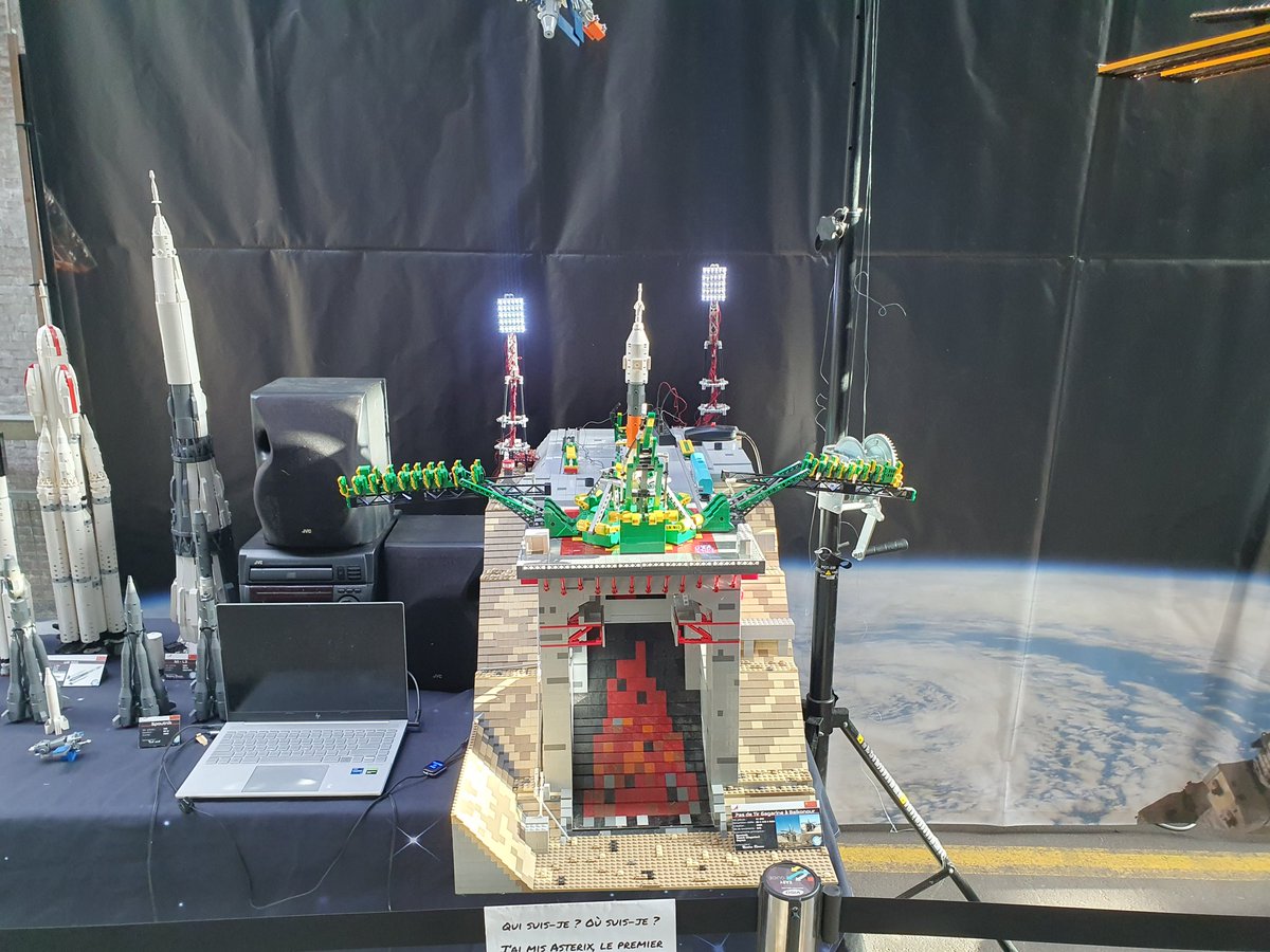 LegoRocketCollection tweet media