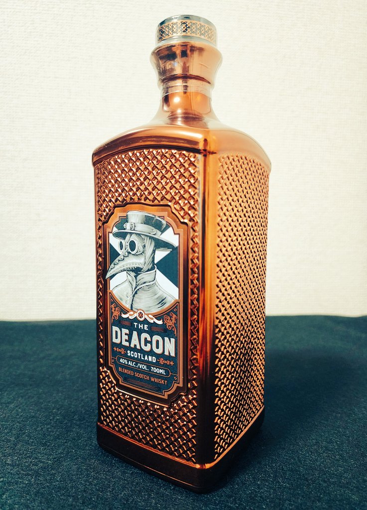 miracle_dyna's tweet photo. やっとディーコン手に入れた！
発売前からボトルカッコいいと思って欲しかったからめちゃくちゃうれしい！

売場で見つけたとき声だしちゃった
実際に見てもお洒落💯
味はスモーキで好み

飲み干したらネックレス置きにする

#ザ・ディーコン
#ディーコン
#ウイスキー https://t.co/iii7pLnQux