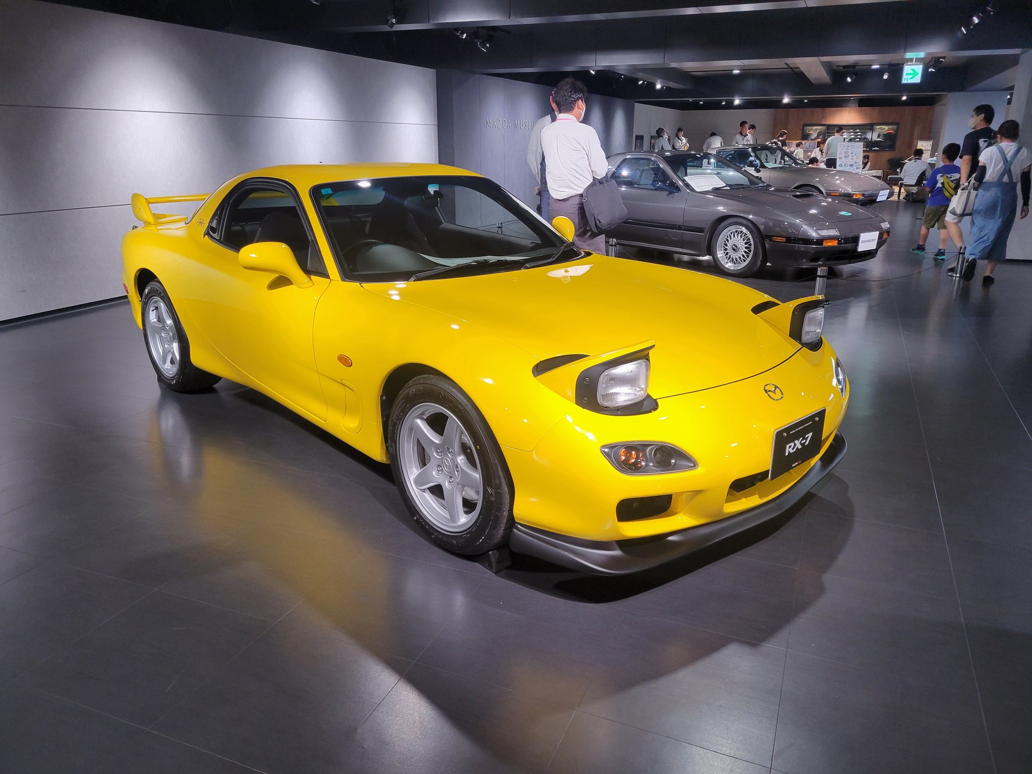 マツダ　FD3S サンバーストイエロー 左右ミラー　 RX-7 FD3Sの1型と6型を並べてみた｜ビレッジマスターのブログ｜紅 悪