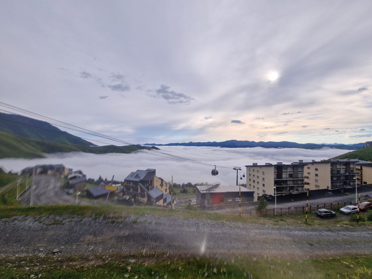 Up early today to cable car to Pla D'Adet for the finish of <a href="/LeTour/">Tour de France™</a>. Beautiful views! With <a href="/GrenZ5/">Ruben vandesomething</a> #TourdeFrance2024 #mountains