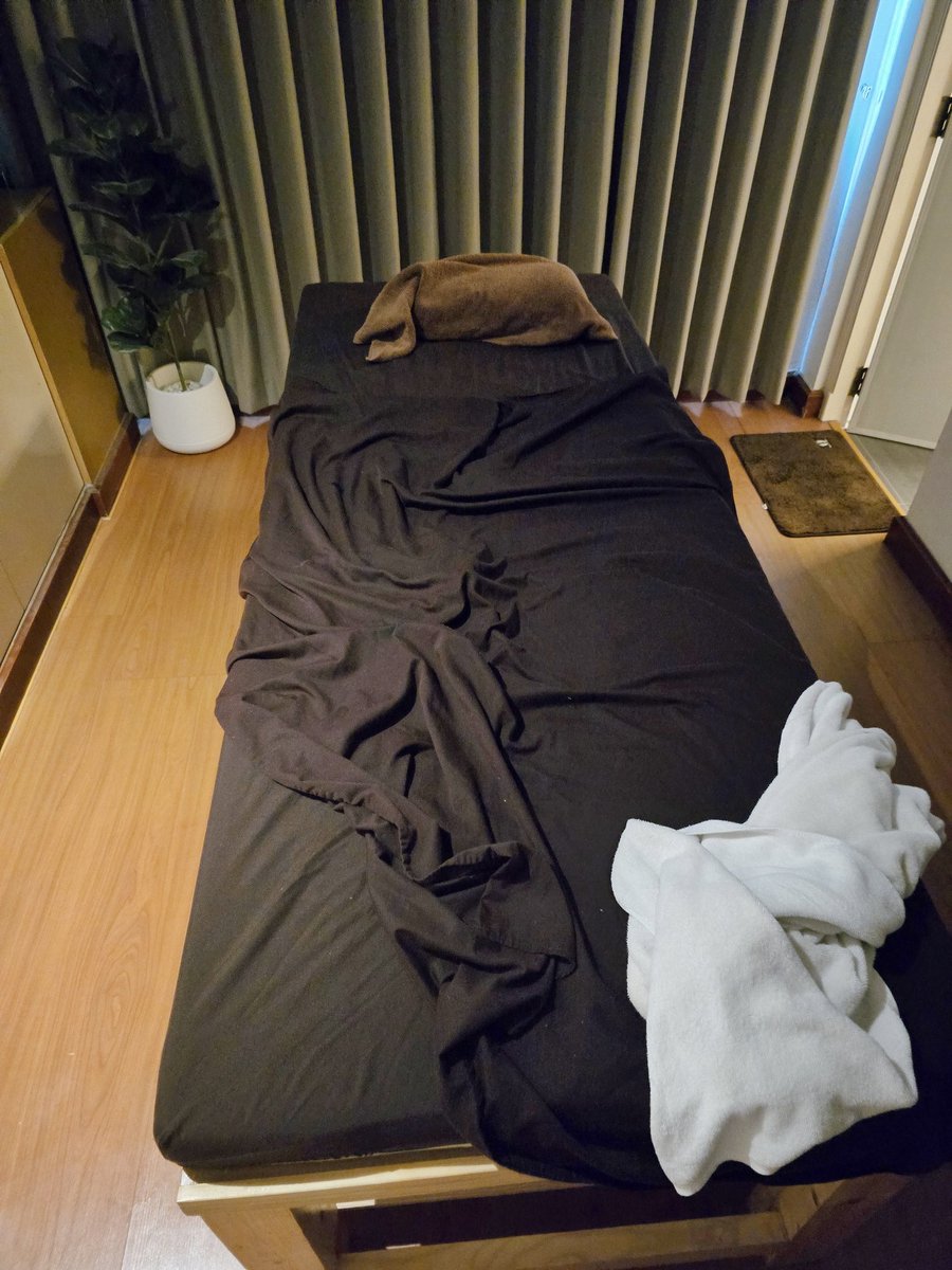 ShunJou's tweet photo. มานวดเสร็จแล้ว นวดไปฝนตกไป ฟ้าร้องดังลั่น เตียงสั่น 🫣 รออ่านรีวิวในแอคล็อคเลย https://t.co/nqXjUUj2iO