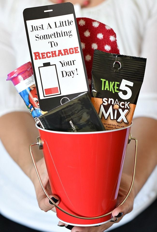 A little think you gift basket for all of the workers at Cake My Day and Sinderella's... the littles helped out and handed them to all of the staff.