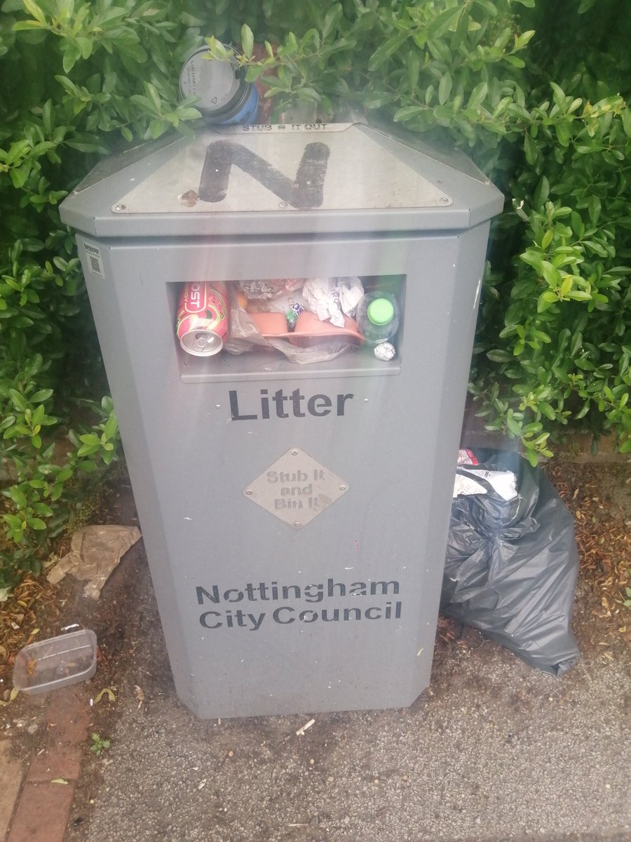 LaundersFiona's tweet photo. @MyNottingham the bin at Redcliffe Rd bustop inbound is overflowing again/still could you tell me who I contact about this https://t.co/1Np6HRbMmX
