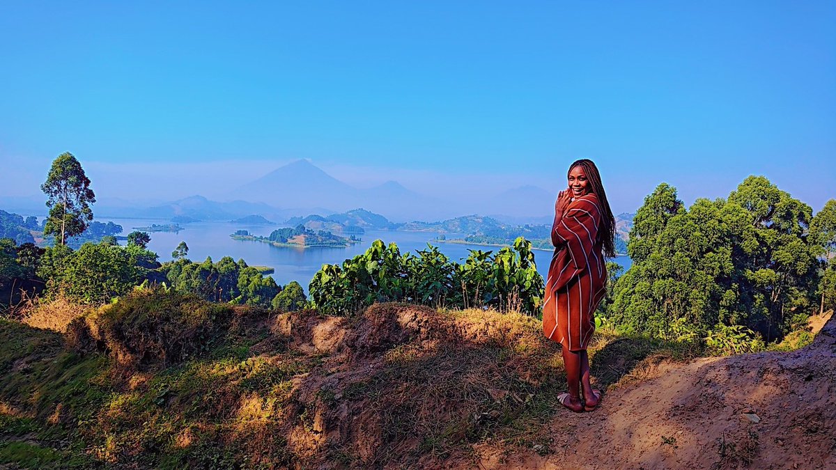 LodgeSolutions's tweet photo. #PearlOfAfrica👌🏾in all her glory! 🥲 Today's #LSoffice 🥰 

#TeamBUBU #TeamExploreUganda 🇺🇬  #TeamHospitalityExcellenceChasers 😇 
#Kisoro  #LakeMutanda #BwindiLoving 🤩🦍 https://t.co/i6uvYos0sK