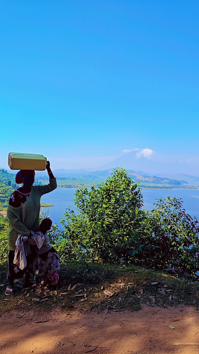 LodgeSolutions's tweet photo. #PearlOfAfrica👌🏾in all her glory! 🥲 Today's #LSoffice 🥰 

#TeamBUBU #TeamExploreUganda 🇺🇬  #TeamHospitalityExcellenceChasers 😇 
#Kisoro  #LakeMutanda #BwindiLoving 🤩🦍 https://t.co/i6uvYos0sK