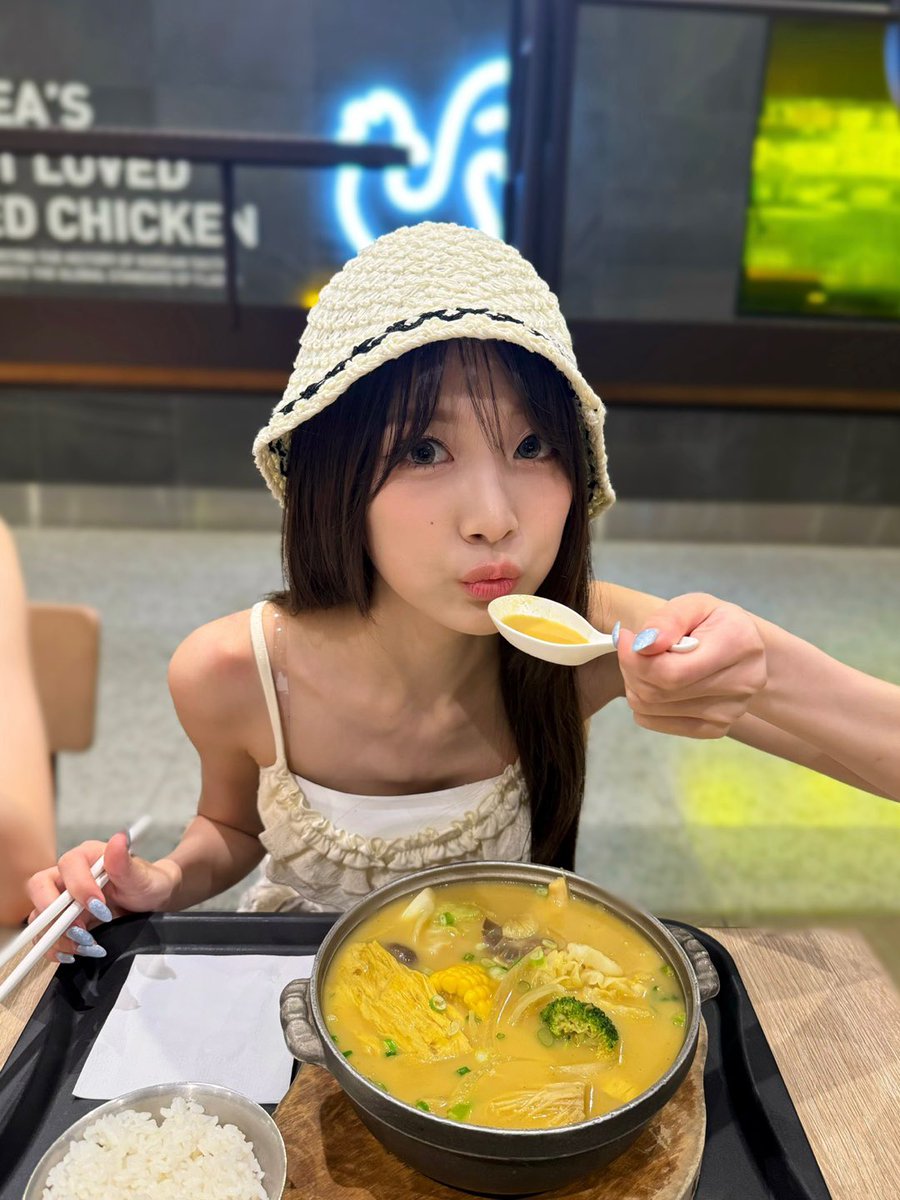 WOOAH_HM's tweet photo. [#민서]
😋💛💚

#WOOAH #우아 #MINSEO https://t.co/AtieydJ27K