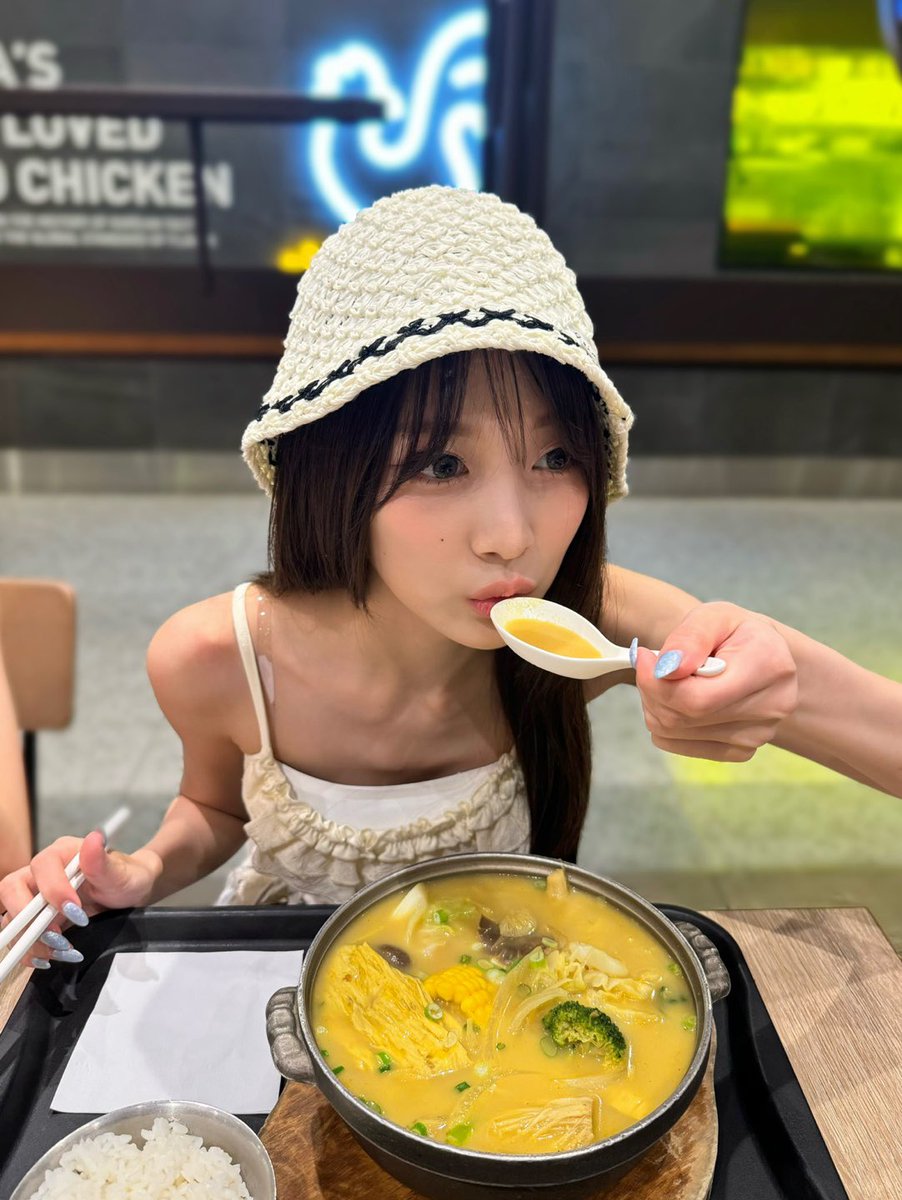 WOOAH_HM's tweet photo. [#민서]
😋💛💚

#WOOAH #우아 #MINSEO https://t.co/AtieydJ27K