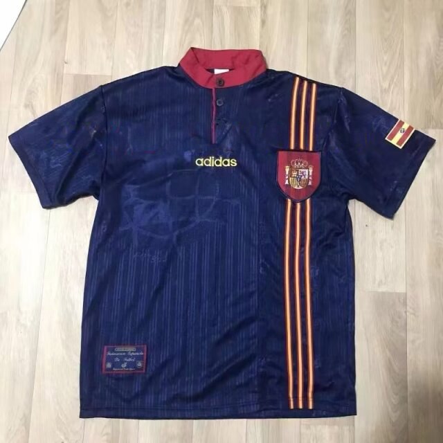 madridisme's tweet photo. 🇪🇦SORTEO FINAL DE EURO 🇪🇦

Nos despedimos de la Euro con los amigos de @Ctinfo_17 sorteando una camiseta de su catálogo!!

- Sigueles en @Ctinfo_17
- RT a este tweet

Anunciamos ganador después de la final de la Euro!!! 🏆🏆🏆🏆 https://t.co/BuH1pc1zRr