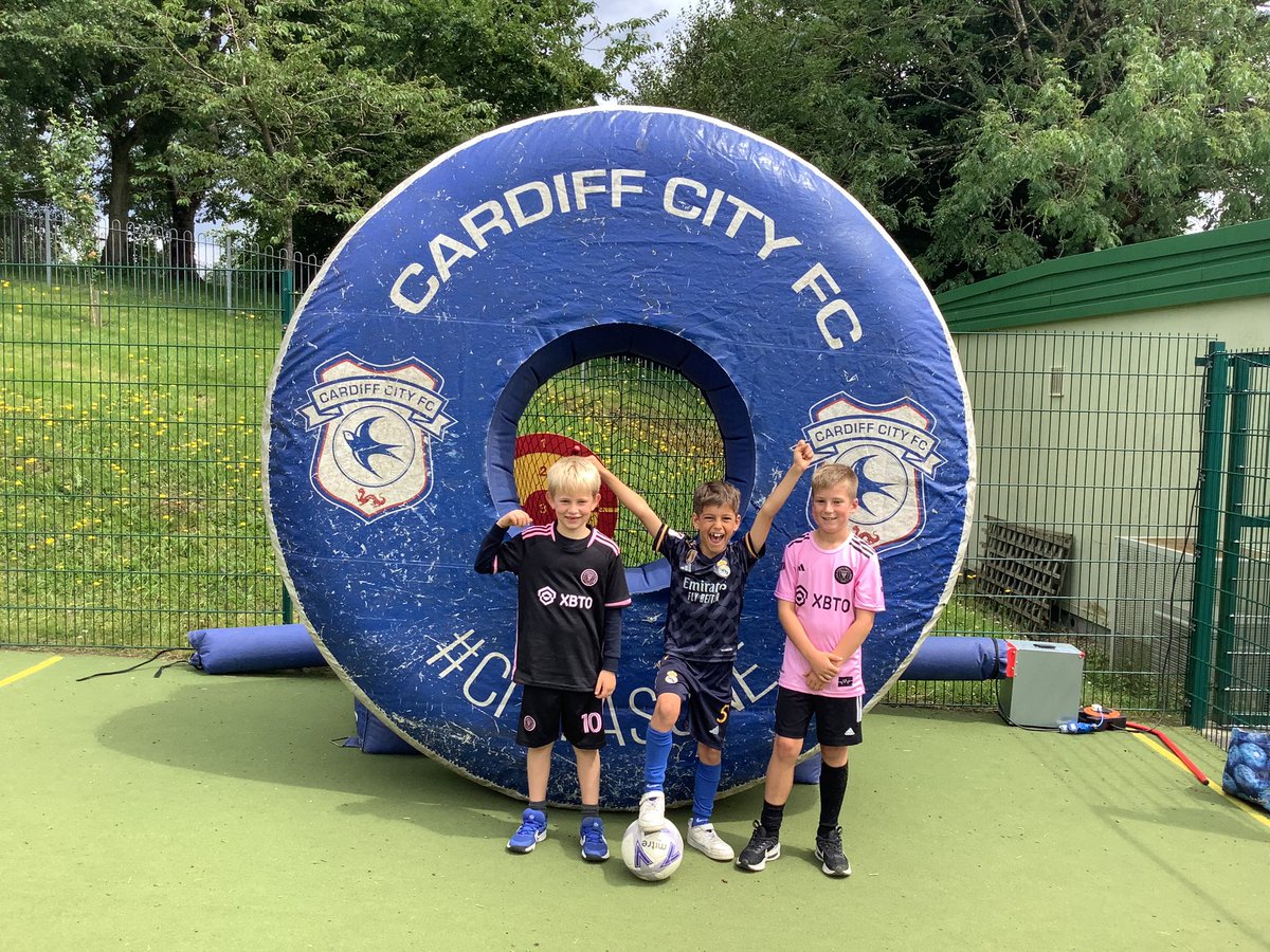 Great fun with the sponsored penalty shoot out ⚽️ Dosbarth 3 <a href="/brynderiprimary/">brynderiprimary</a> are hoping we raise enough for CCFC football sessions next term. Use the link to sponsor us 🤩 gofund.me/7f8eb7f6
