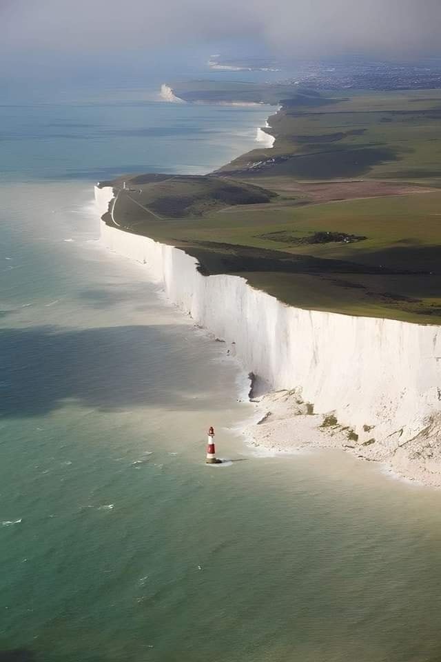 Jon_Neal_Author's tweet photo. Last weekend I completed the beachy head lighthouse challenge! An epic experience ❤️ #beachyheadlighthouse #eastbourne #rotaryclub https://t.co/adNfpOIT8h