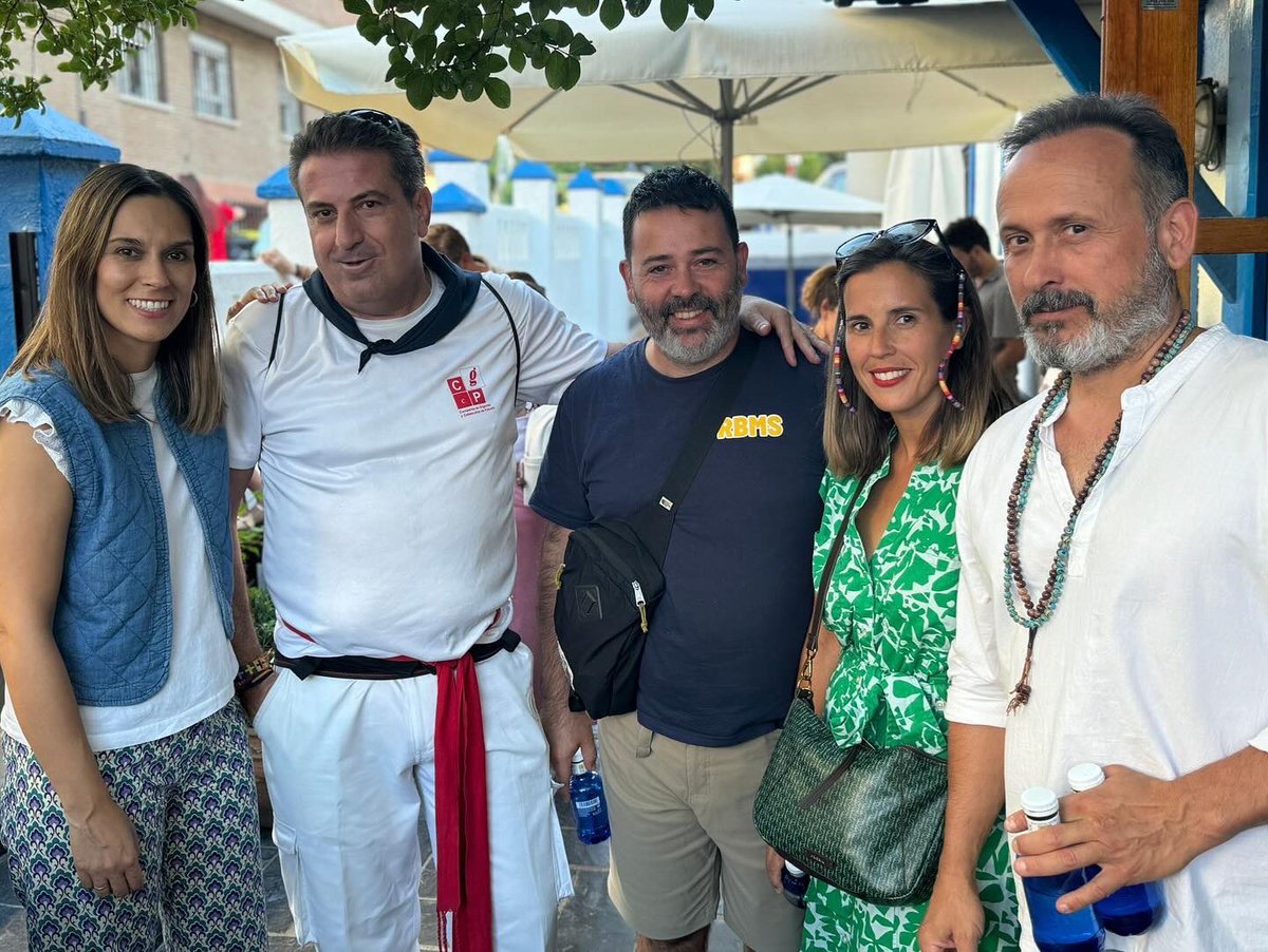 Vox_Pozuelo's tweet photo. 💚 Ayer comenzamos las fiestas en honor a Nuestra Sra. del Carmen disfrutando junto a la Comparsa de Gigantes y Cabezudos de #PozueloDeAlarcón y, los más pequeños, en el encierro “chiqui”.

#CuidaTusTradiciones
#VoxPozuelo https://t.co/wb5cgLghb6