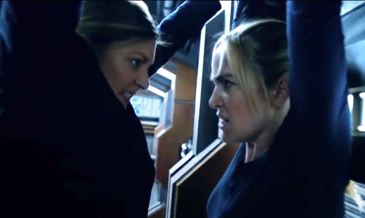 Loveislove023's tweet photo. Avalance -even when they’re fighting - even when they’re robots fighting.
#SaveLegendsOfTomorrow https://t.co/R1AjoBYPno